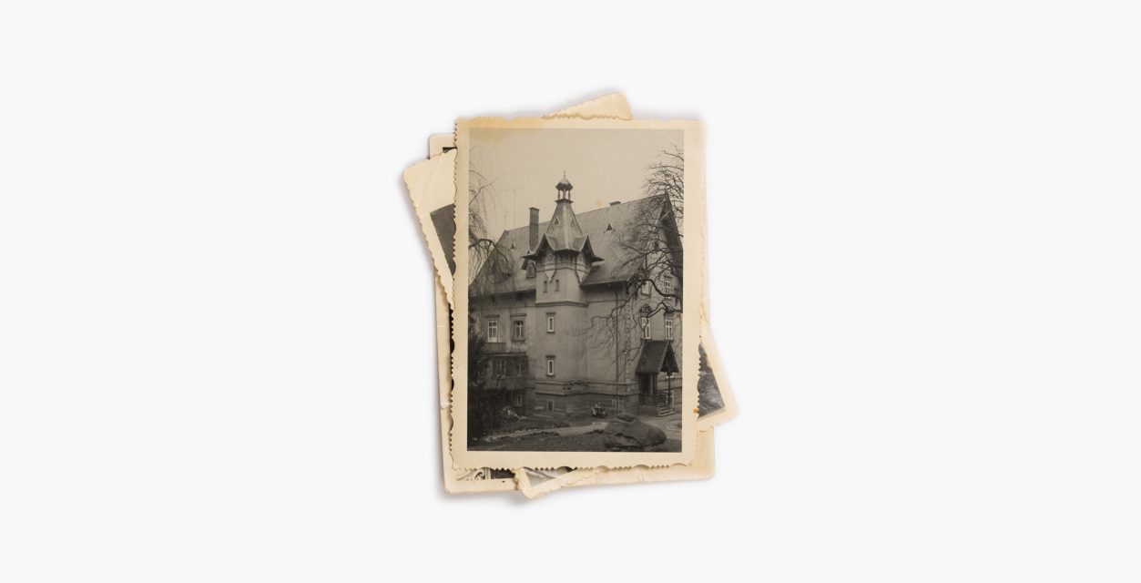 altes schwarzweiss Foto vergilbt auf der die Villa Rabenfluh abgebildet ist